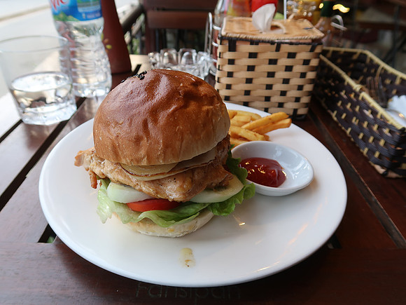 IMG_4184-chicken-burger