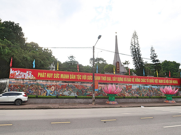 IMG_4508-lao-cai-martyrs-memorial