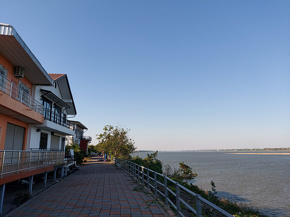 20220224_162047-riverfront-houses