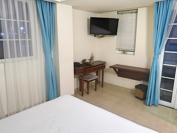 IMG_4730-pavillion-garden-hotel-bed