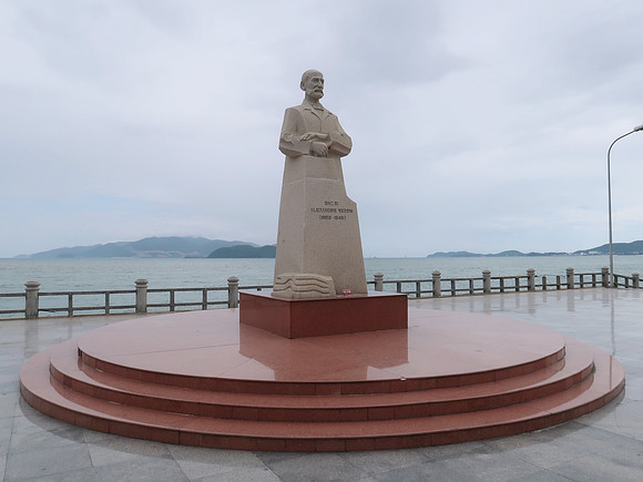 IMG_4786-yersin-statue