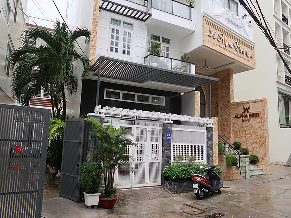 IMG_4876-alpha-bird-hotel