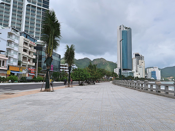 IMG_4998-hon-chong-beach-walk