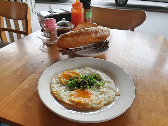 IMG_5094-banh-mi-breakfast
