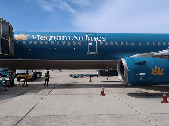 IMG_5123-vietnam-airlines-from-cxr-at-sgn
