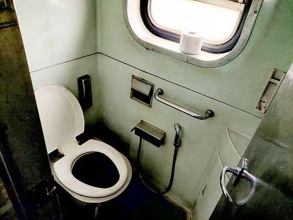 20240413_150730-seat-toilet