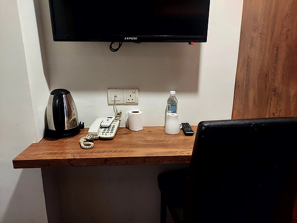 20240409_191337-sakura-desk