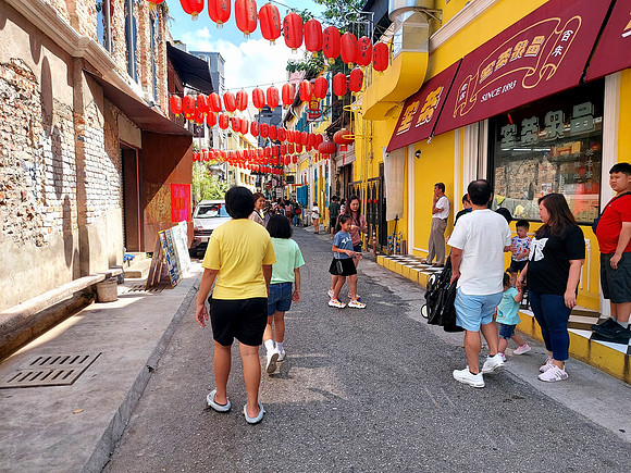 20240412_112649-chinatown-alley