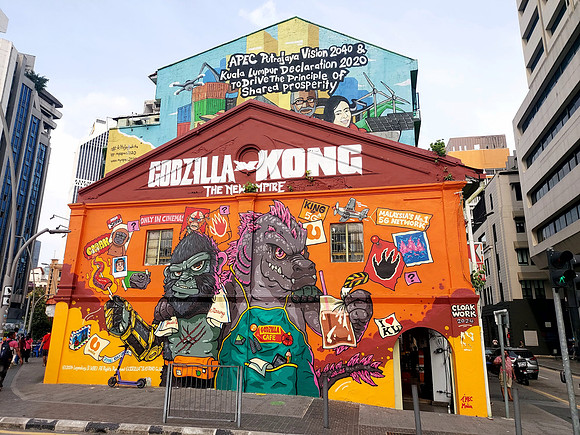 20240412_174313-godzilla-kong-advertising