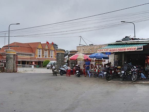 IMG_6019-entrance-to-ga-da-lat