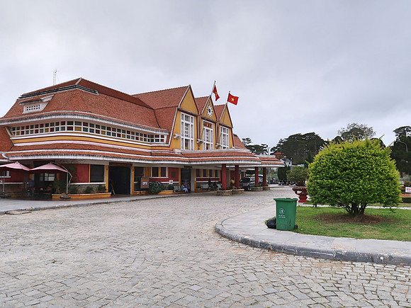 IMG_6020-dalat-station-driveway