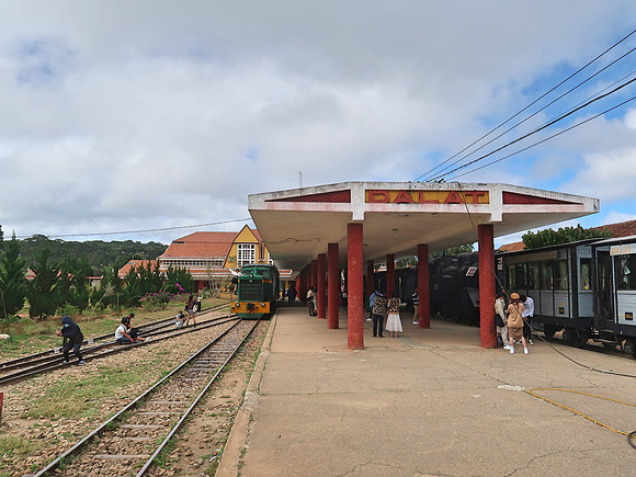 IMG_6045platforms-at-dalat