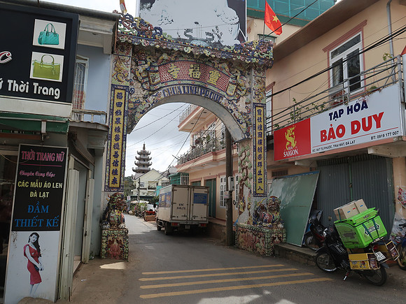IMG_6101-chua-linh-phuoc-entrance