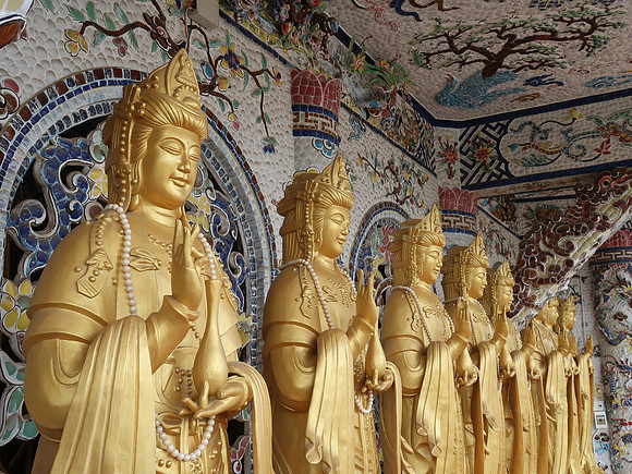 IMG_6128-gold-buddhas