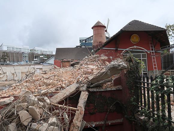 IMG_6216-moulin-rouge-demolition