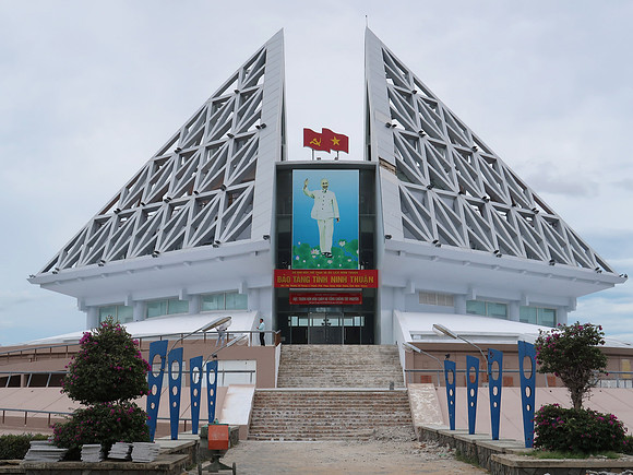 IMG_6339-ninh-thuan-museum-pyramid
