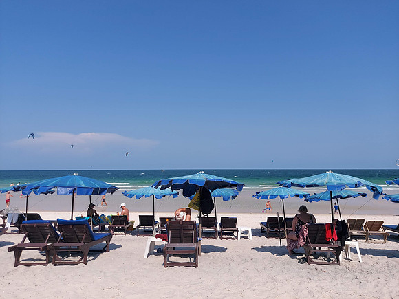 20220317_150416-beach-chairs