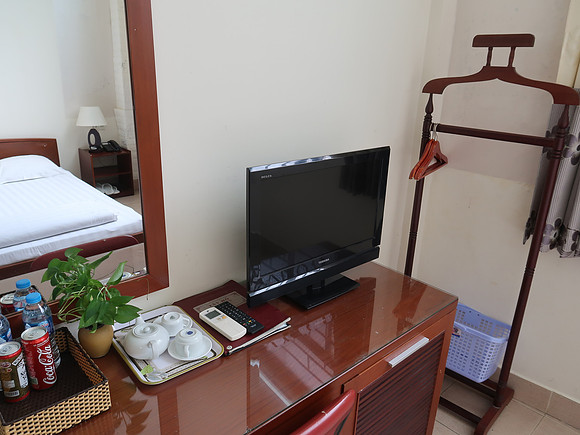 IMG_6570-tay-ho-desk