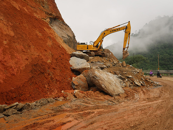 IMG_4383-landslide-sapa-road