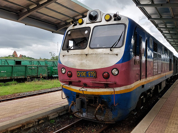 20201222_115111-train-arriving-thap-cham