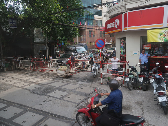 IMG_2402-circle-k-hanoi