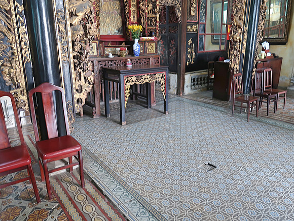 IMG_6689-huynh-thuy-le-old-sagging-floor