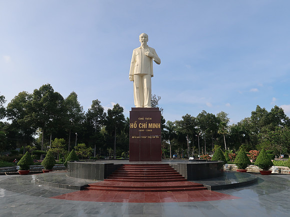 IMG_6818-ho-chi-minh-statue