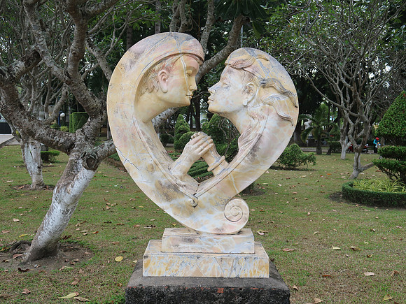 IMG_7170-love-heart-sculpture