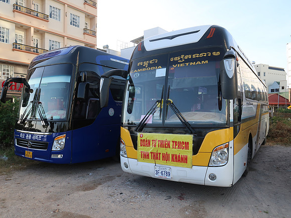 IMG_7339-cambodia-bus