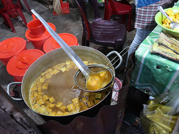 IMG_7348-pot-of-bun-ca