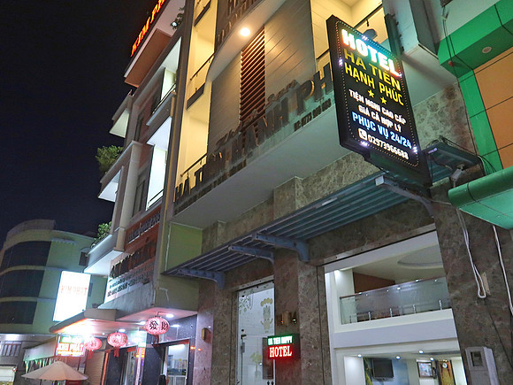 IMG_7359-happy-hotel