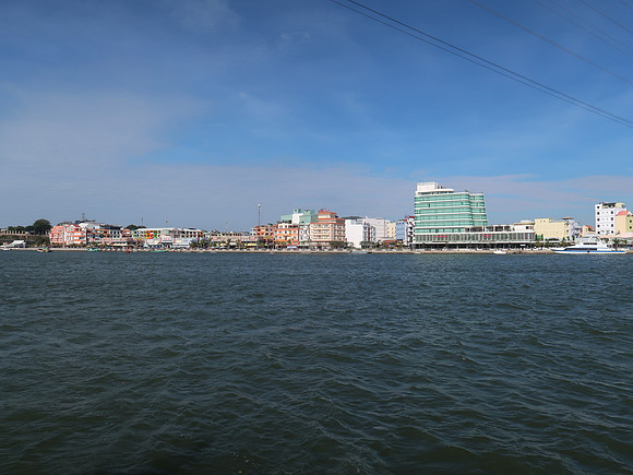 IMG_7372-city-view-from-ferry-port