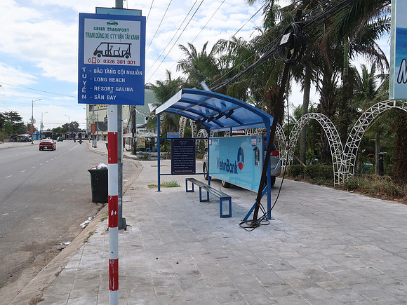 IMG_7401-bus-stop-airport