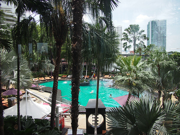 P8238320-pool-from-foyer