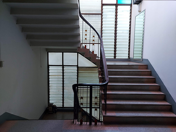 20220226_111648-grand-hotel-stairs
