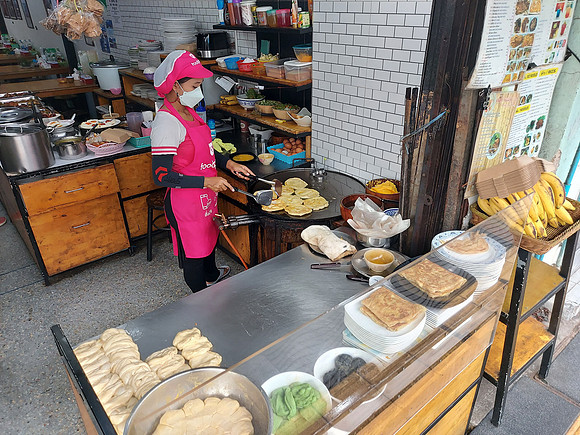20220125_075950-aroon-restaurant
