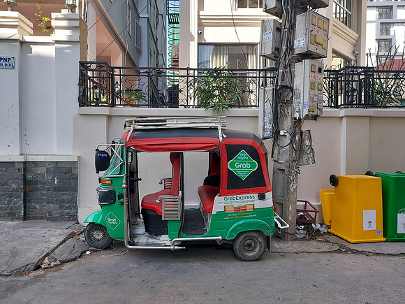 20220101_140455-grab-tuk-tuk