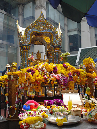 Erawan Shrine, Bangkok - Thailand.