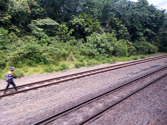 20240422_111452-track-worker