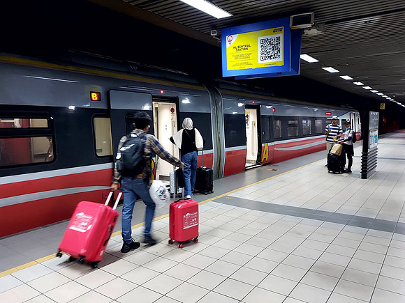 20240517_074952-boarding-ets-at-kl-sentral