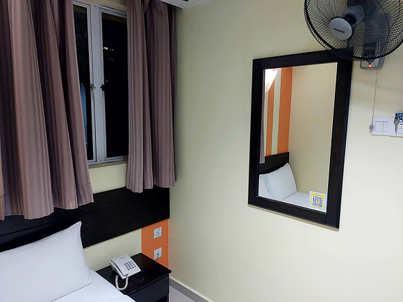 20240515_223012-sin-inns-room