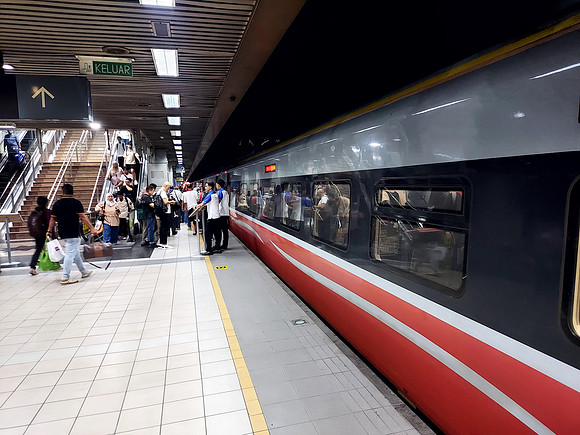 20240517_075031-boarding-ets-to-butterworth
