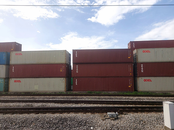 20240522_094510-containers-at-padang-besar