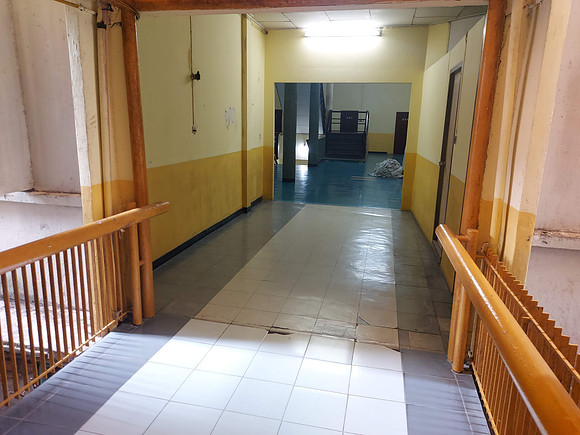 20220210_103143-wattana-hallway