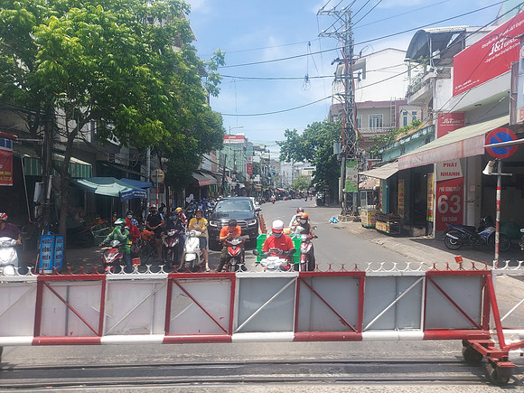 20220623_110704-da-nang-level-crossing