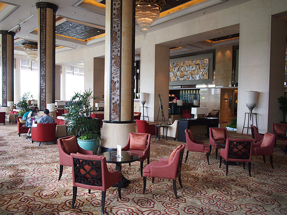 P8238319-lounge