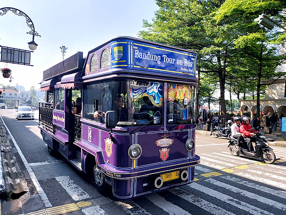 20240428_085550-bandung-tour-on-bus