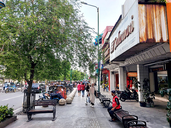 20240429_164648-malioboro-walking-street