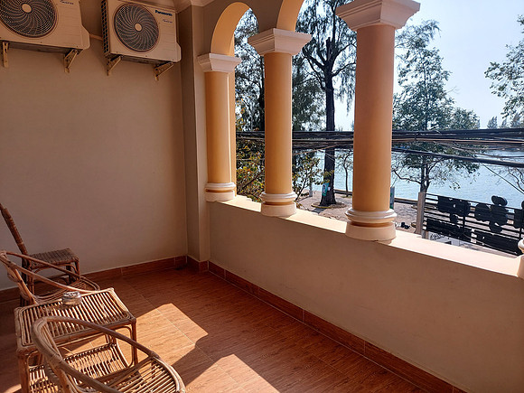 20220116_141904-twin-home-balcony