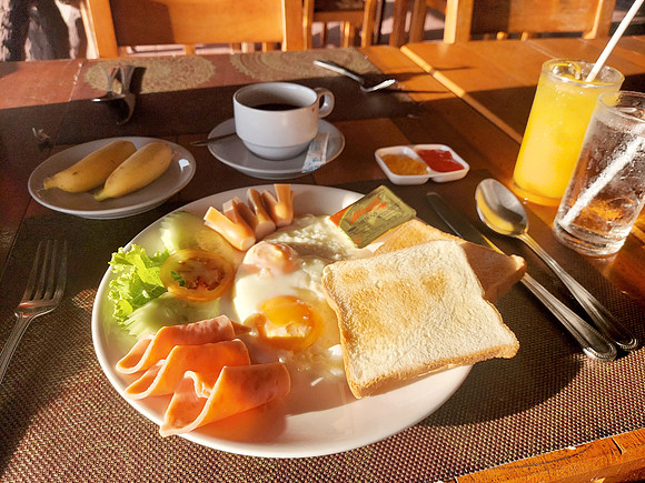 20220208_074329-american-breakfast